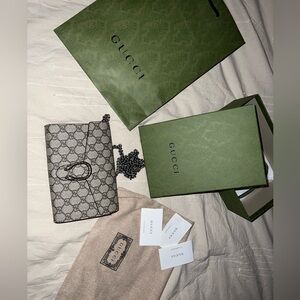 Gucci purse Barely used.